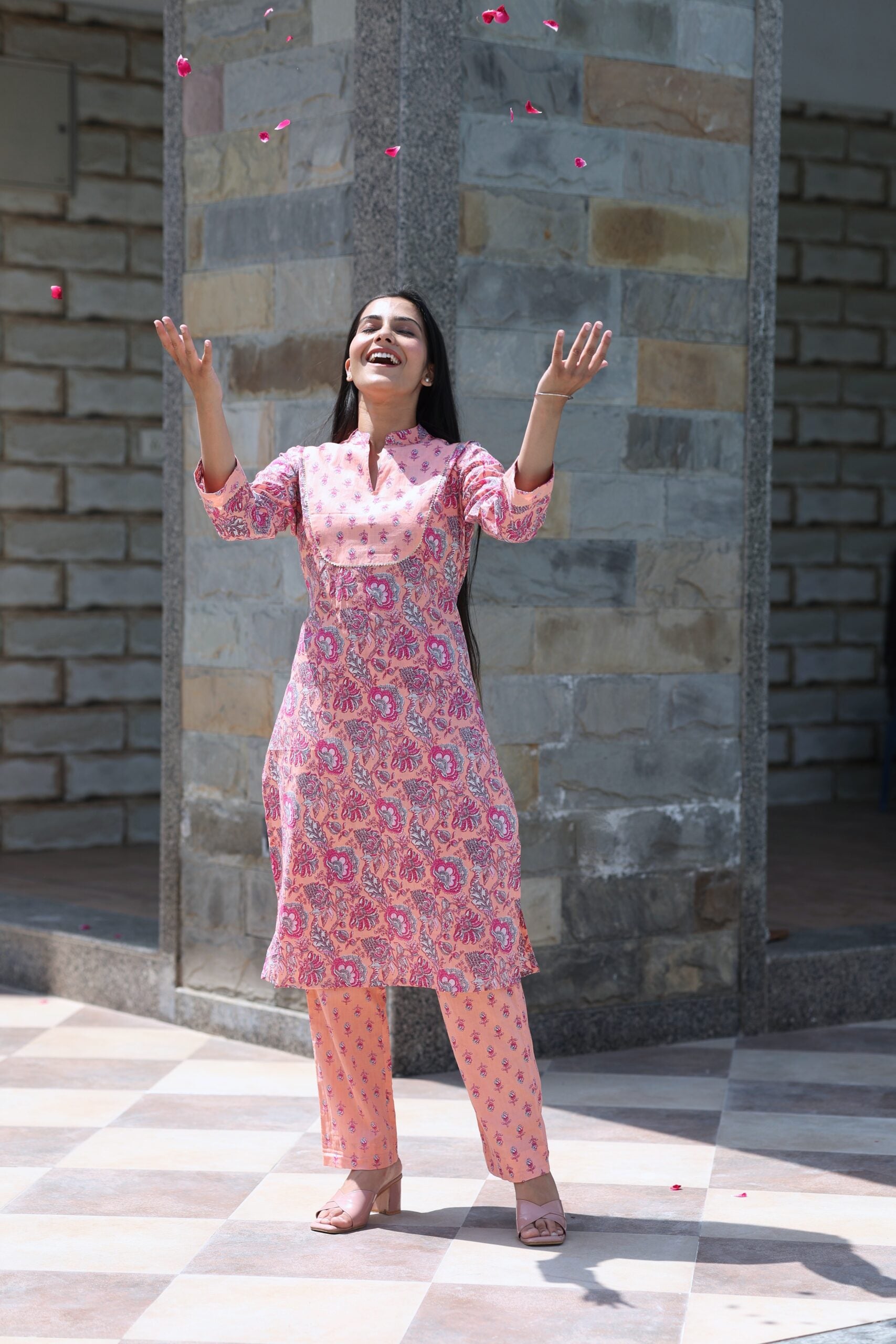 Sadabahar Kurta Pant Set