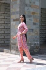 Sadabahar Kurta Pant Set - Image 2