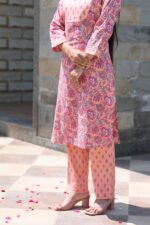 Sadabahar Kurta Pant Set - Image 3