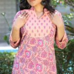 Sadabahar Kurta Pant Set - Image 4